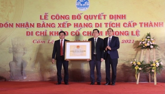 UBND TP. Đà Nẵng trao bằng xếp hạng Di chỉ khảo cổ Chăm Phong Lệ